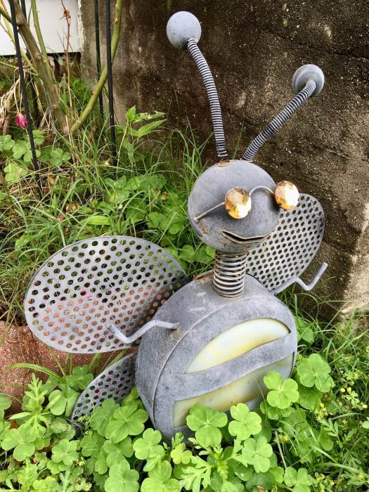 Yard art: hippy bee with glasses